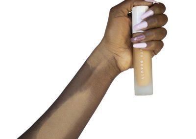 320 – Fenty Beauty Pro Filt’r Soft Matte Longwear Foundation