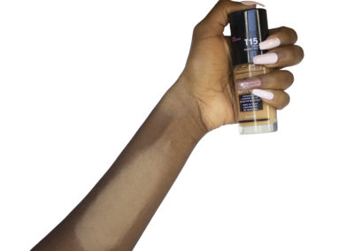 T15 – COVERGIRL TruBlend Matte Made Liquid Foundation